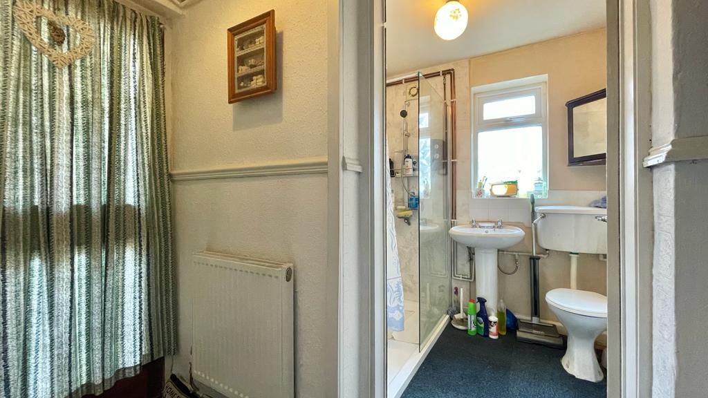 3 bedroom mid terraced house Sold in Coventry - Photograph 8.