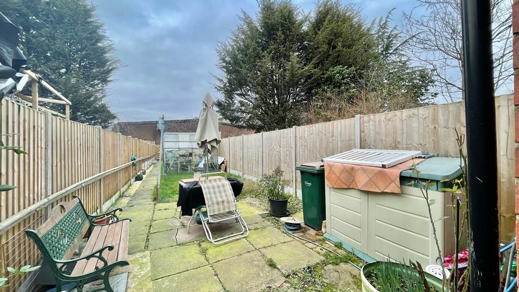 3 bedroom mid terraced house Sold in Coventry - Photograph 15.