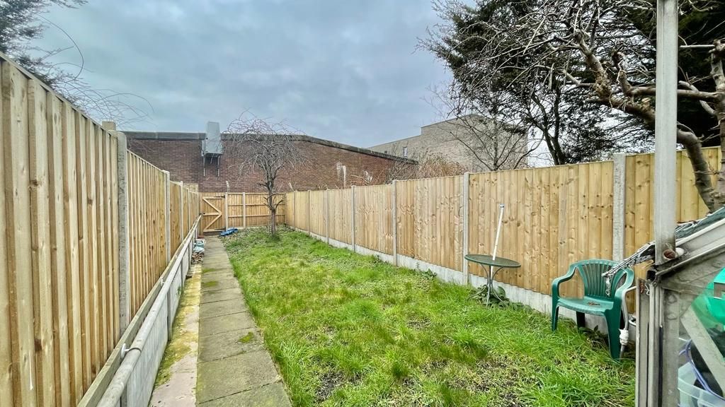 3 bedroom mid terraced house Sold in Coventry - Photograph 14.