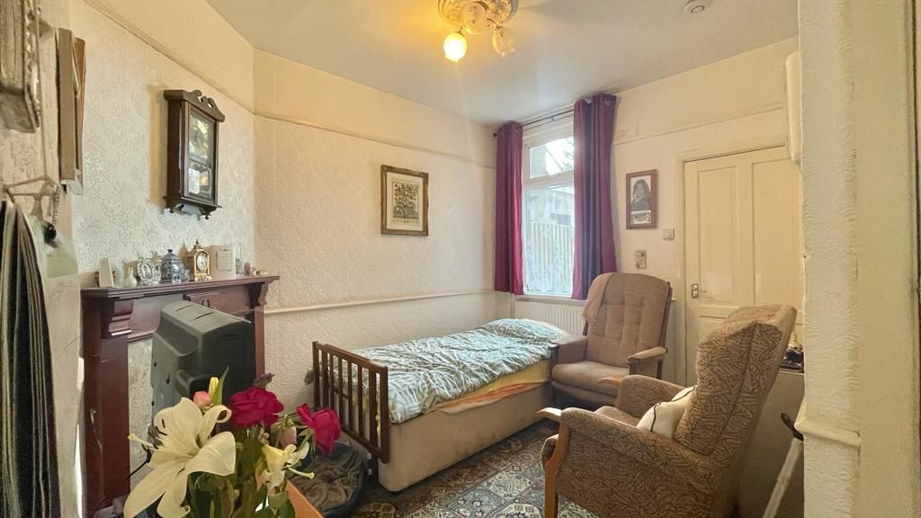 3 bedroom mid terraced house Sold in Coventry - Photograph 6.
