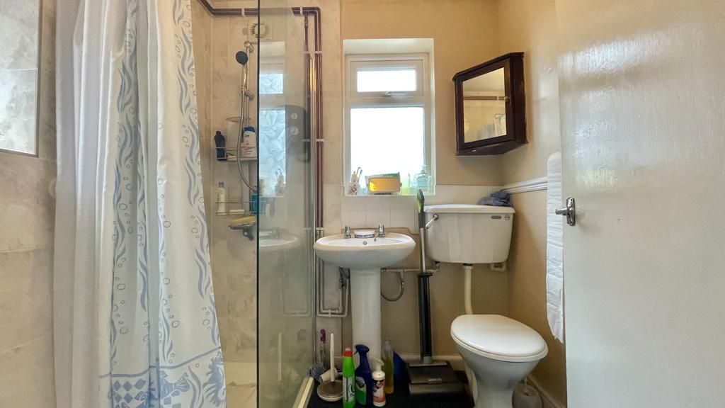 3 bedroom mid terraced house Sold in Coventry - Photograph 9.