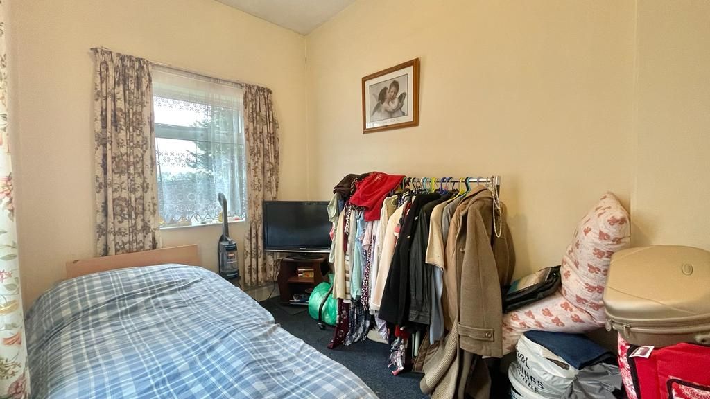 3 bedroom mid terraced house Sold in Coventry - Photograph 12.