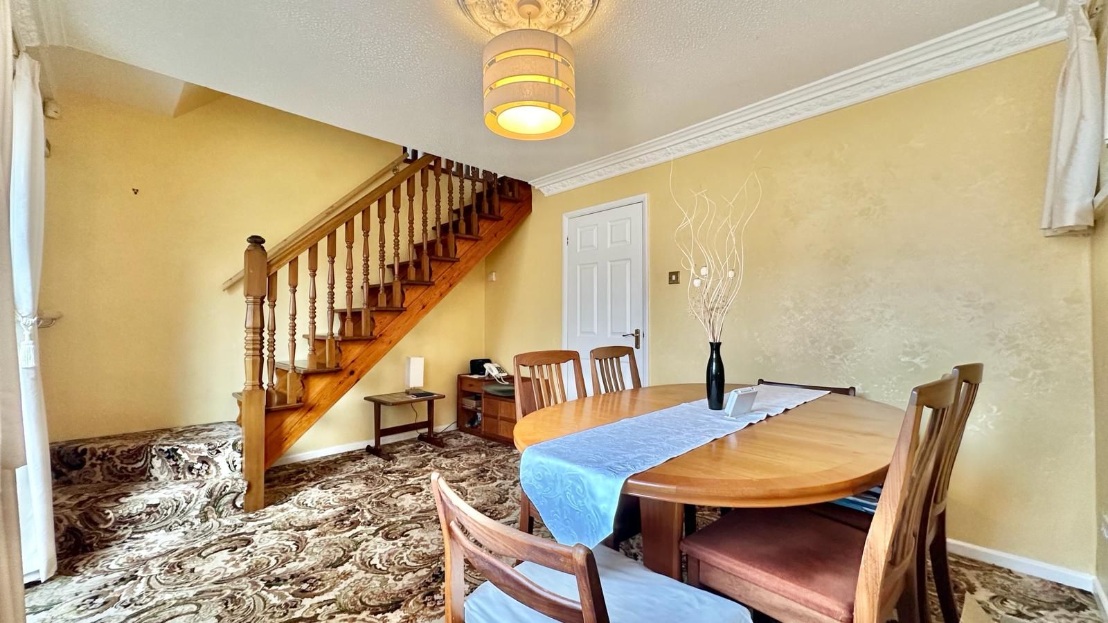 4 bedroom detached house Sold in Coventry - Photograph 5.