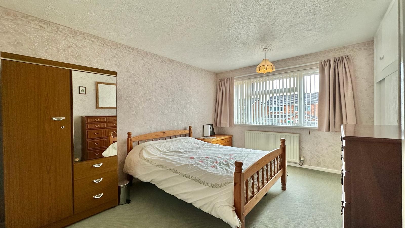 4 bedroom detached house Sold in Coventry - Photograph 9.