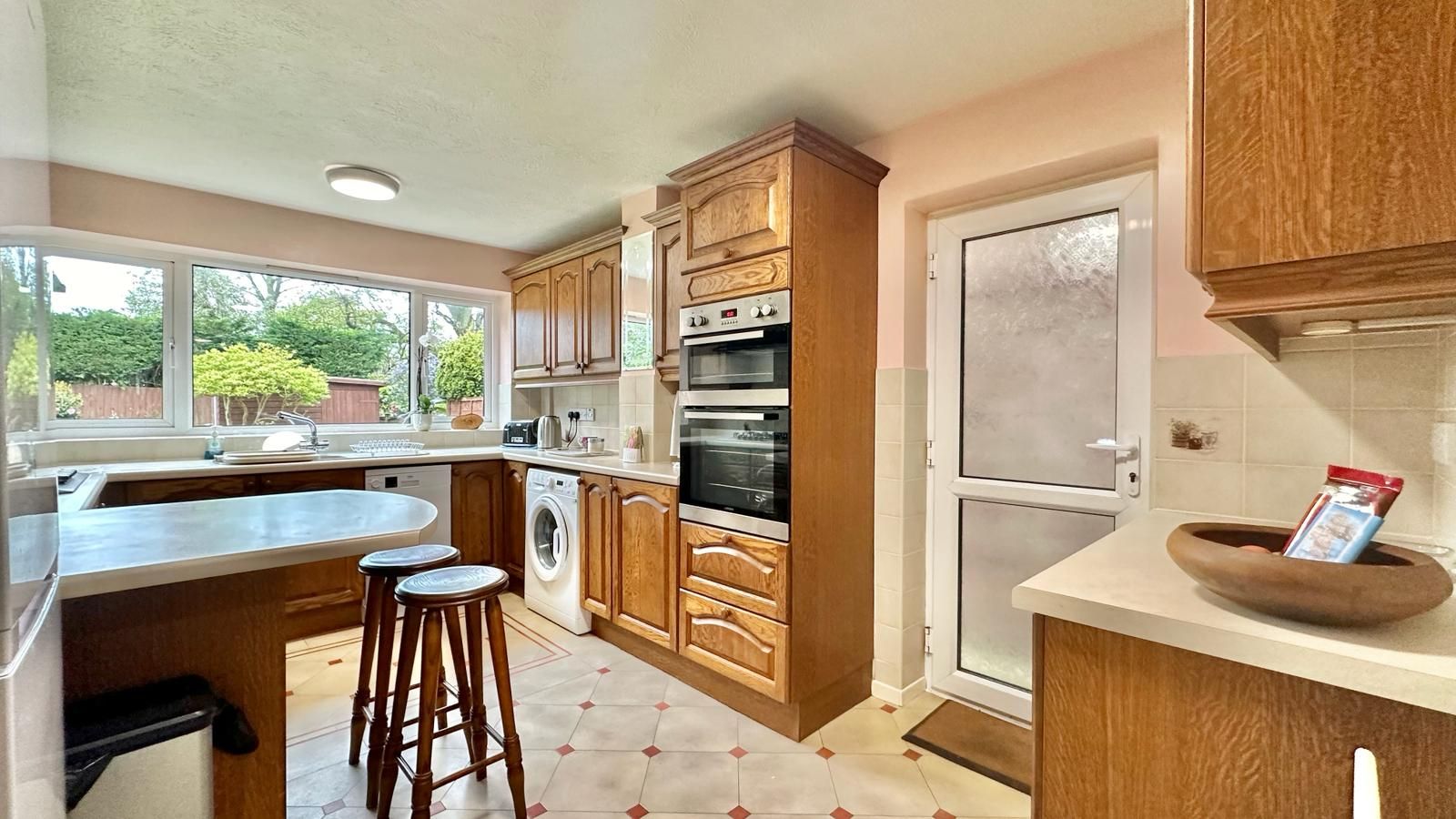 4 bedroom detached house Sold in Coventry - Photograph 2.