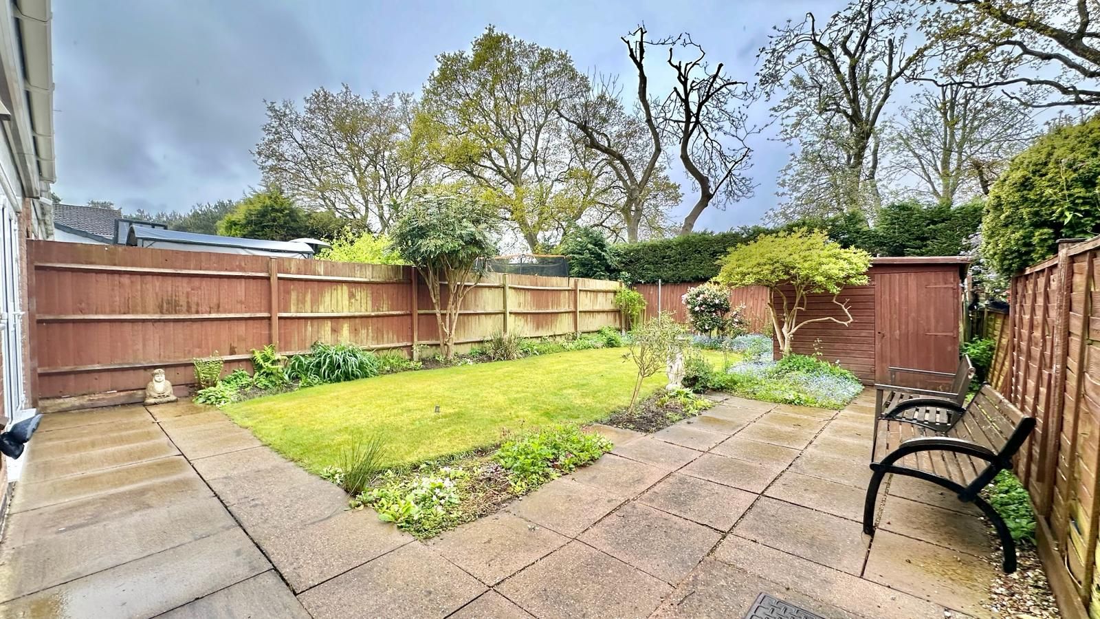 4 bedroom detached house Sold in Coventry - Photograph 16.