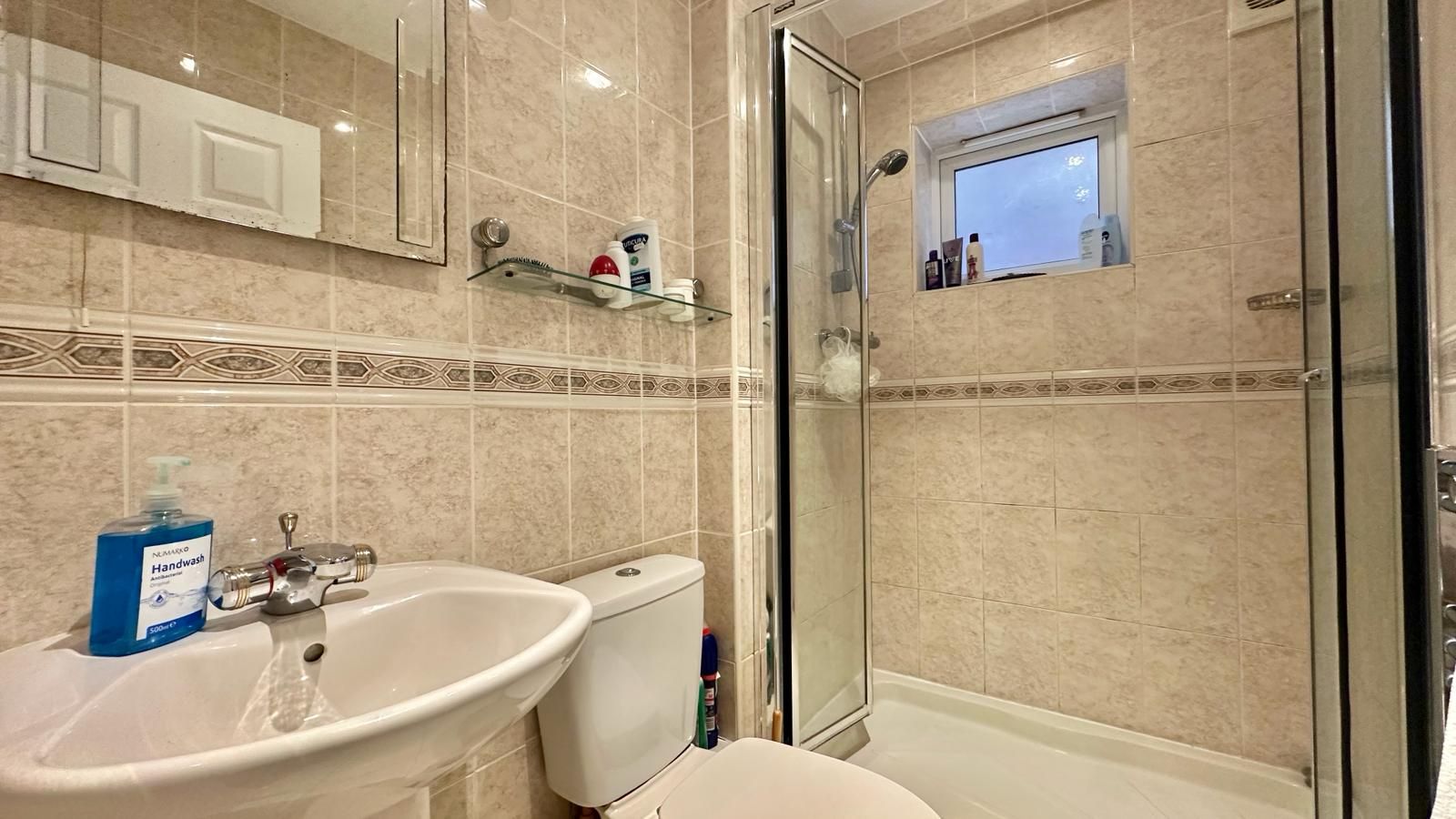 4 bedroom detached house Sold in Coventry - Photograph 9.