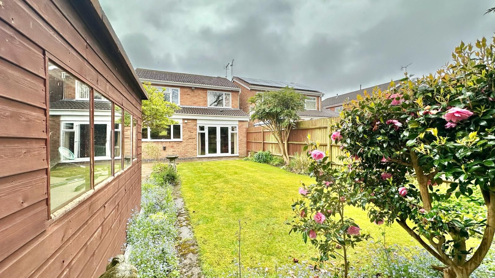 4 bedroom detached house Sold in Coventry - Photograph 17.