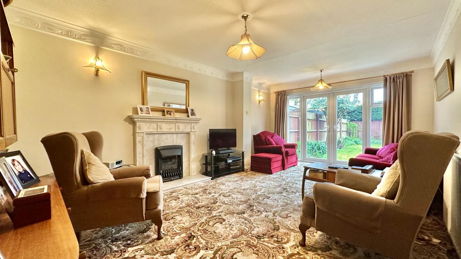 4 bedroom detached house Sold in Coventry - Photograph 6.