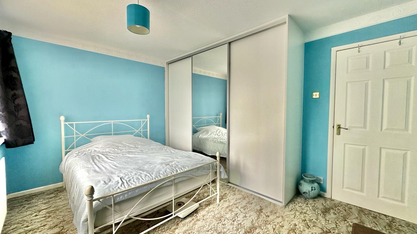 4 bedroom detached house Sold in Coventry - Photograph 11.