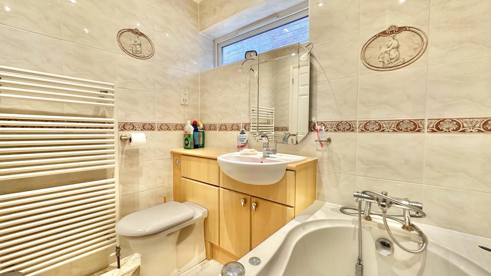 4 bedroom detached house Sold in Coventry - Photograph 13.