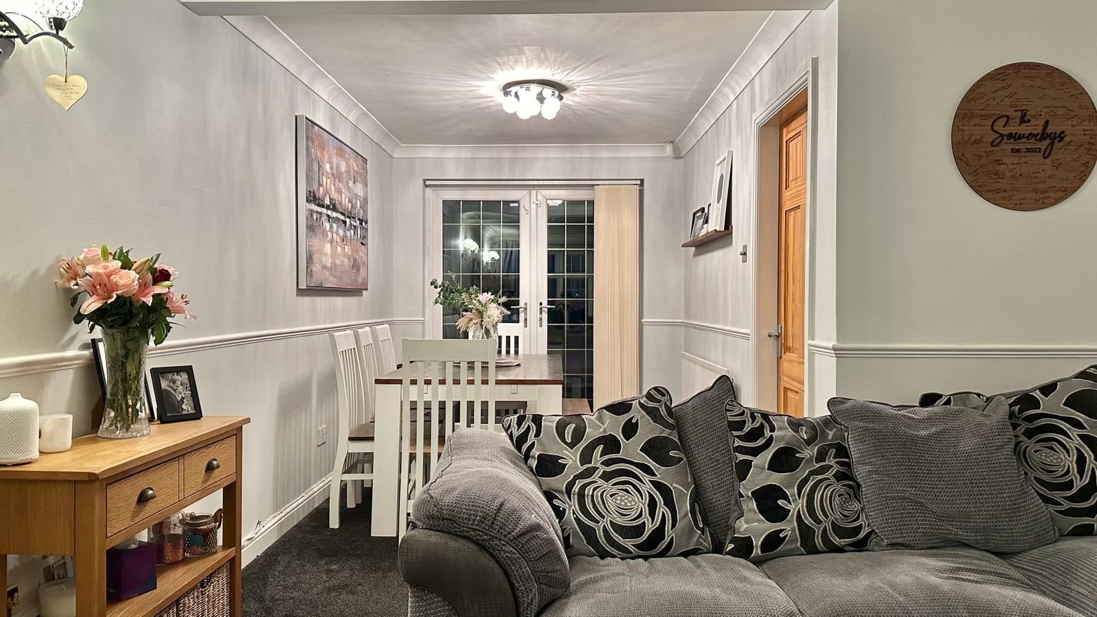 4 bedroom semi-detached house Sold in Coventry - Photograph 6.