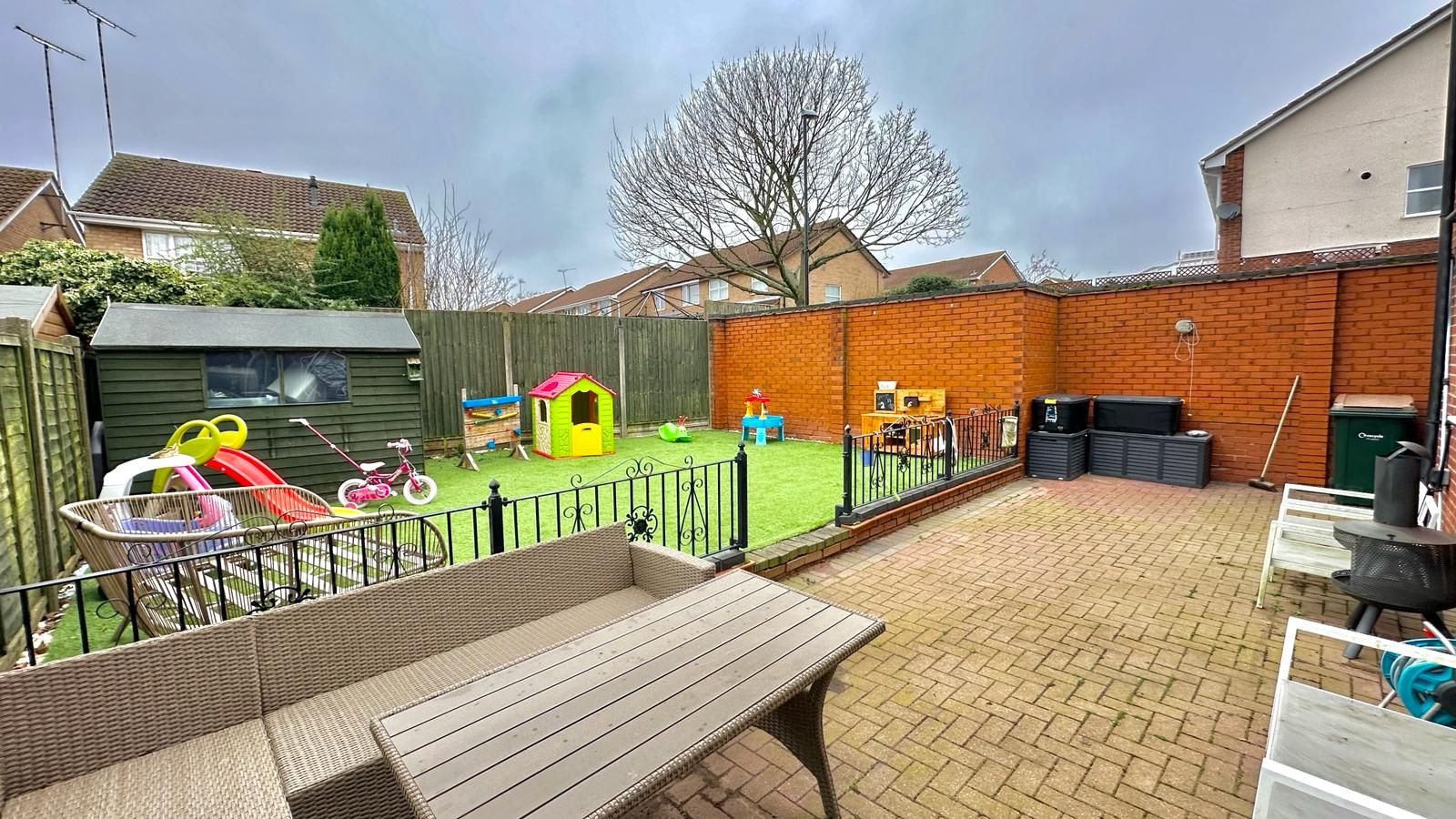 4 bedroom semi-detached house Sold in Coventry - Photograph 3.