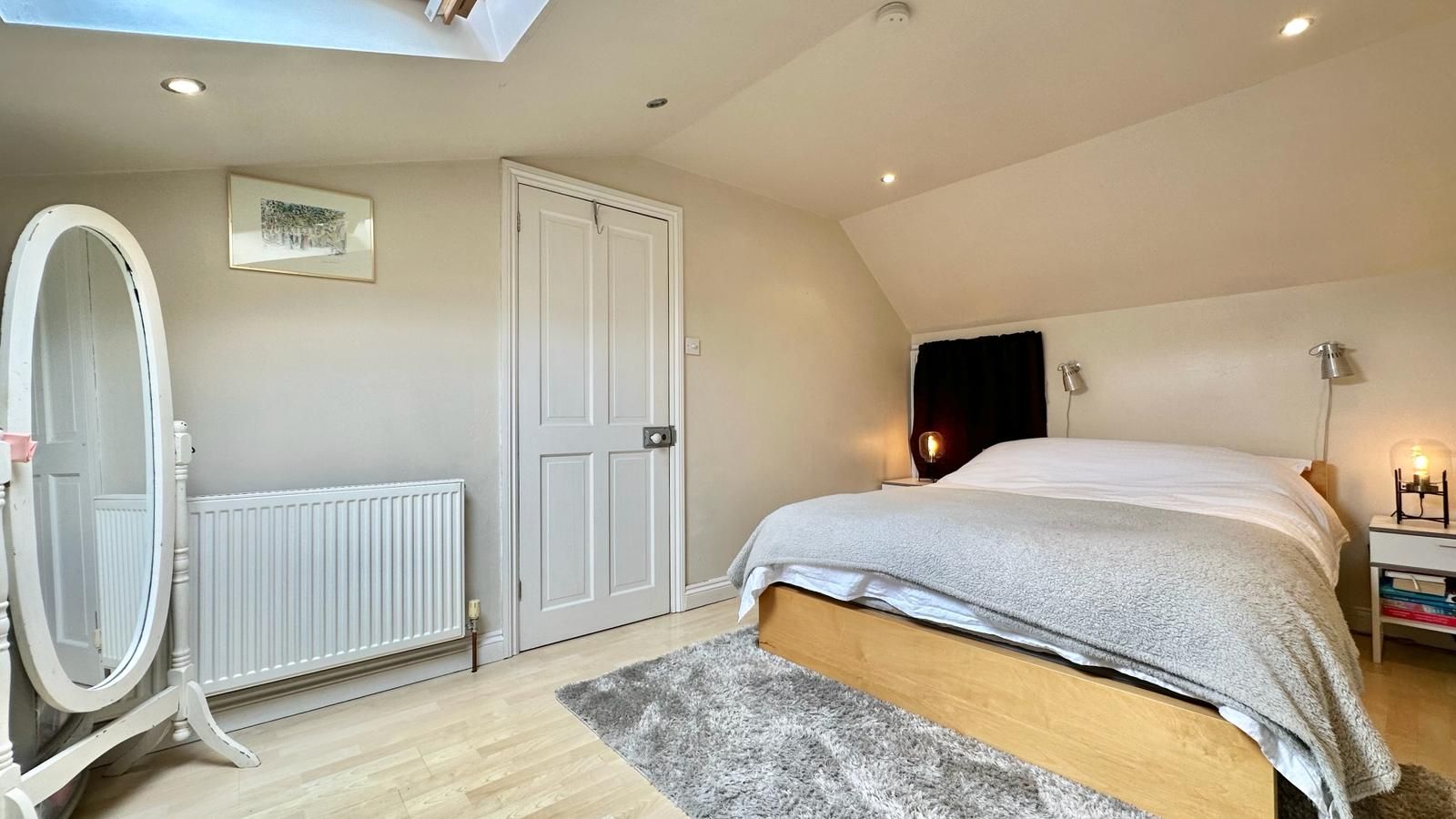 3 bedroom semi-detached house Sold in Coventry - Photograph 16.