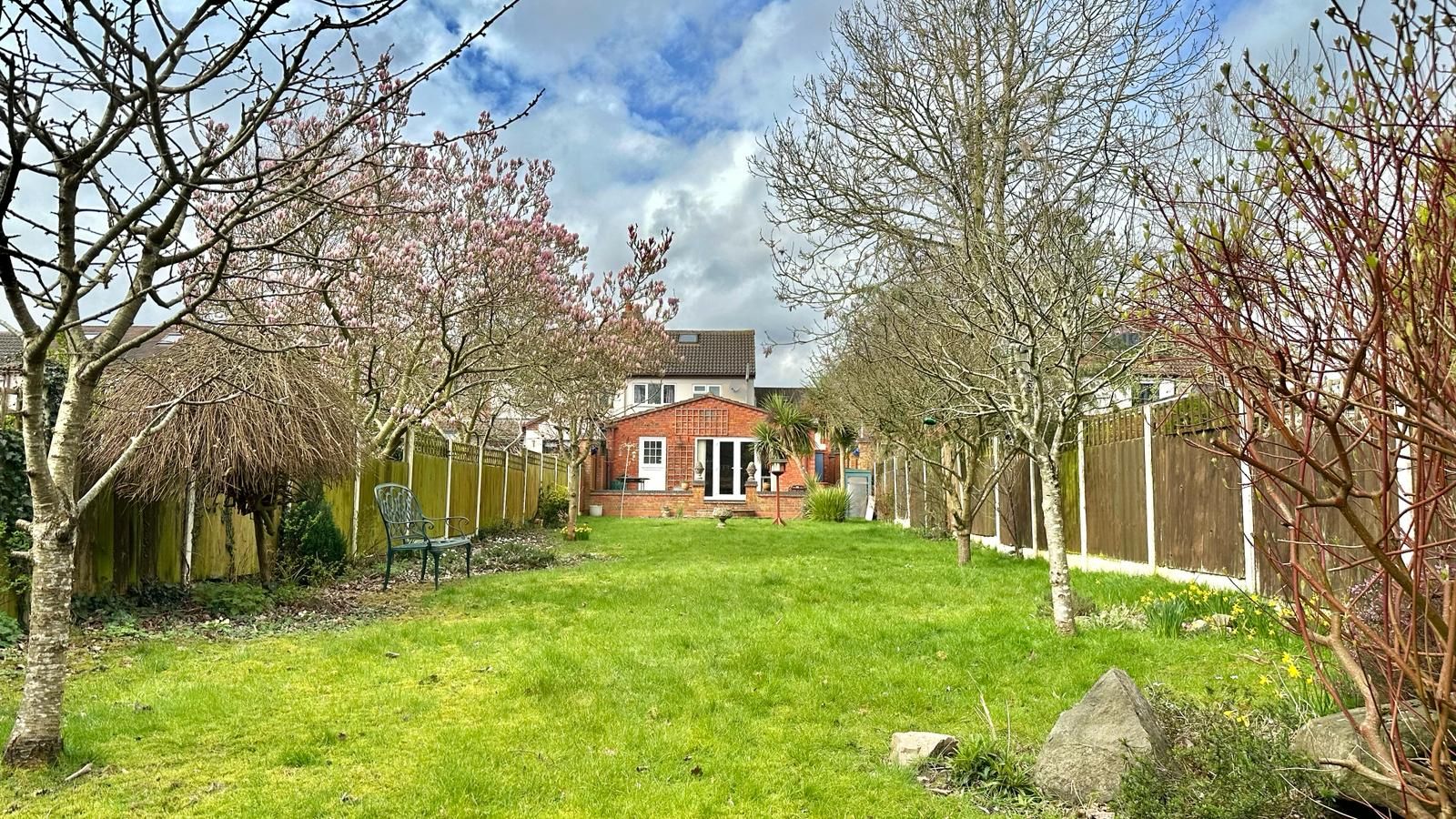 3 bedroom semi-detached house Sold in Coventry - Photograph 20.