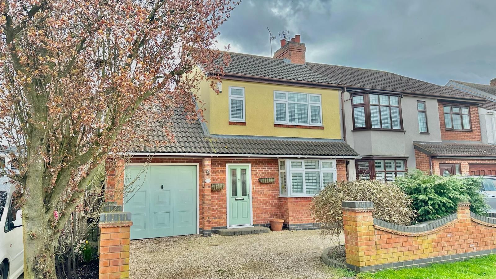 3 bedroom semi-detached house Sold in Coventry - Photograph 25.