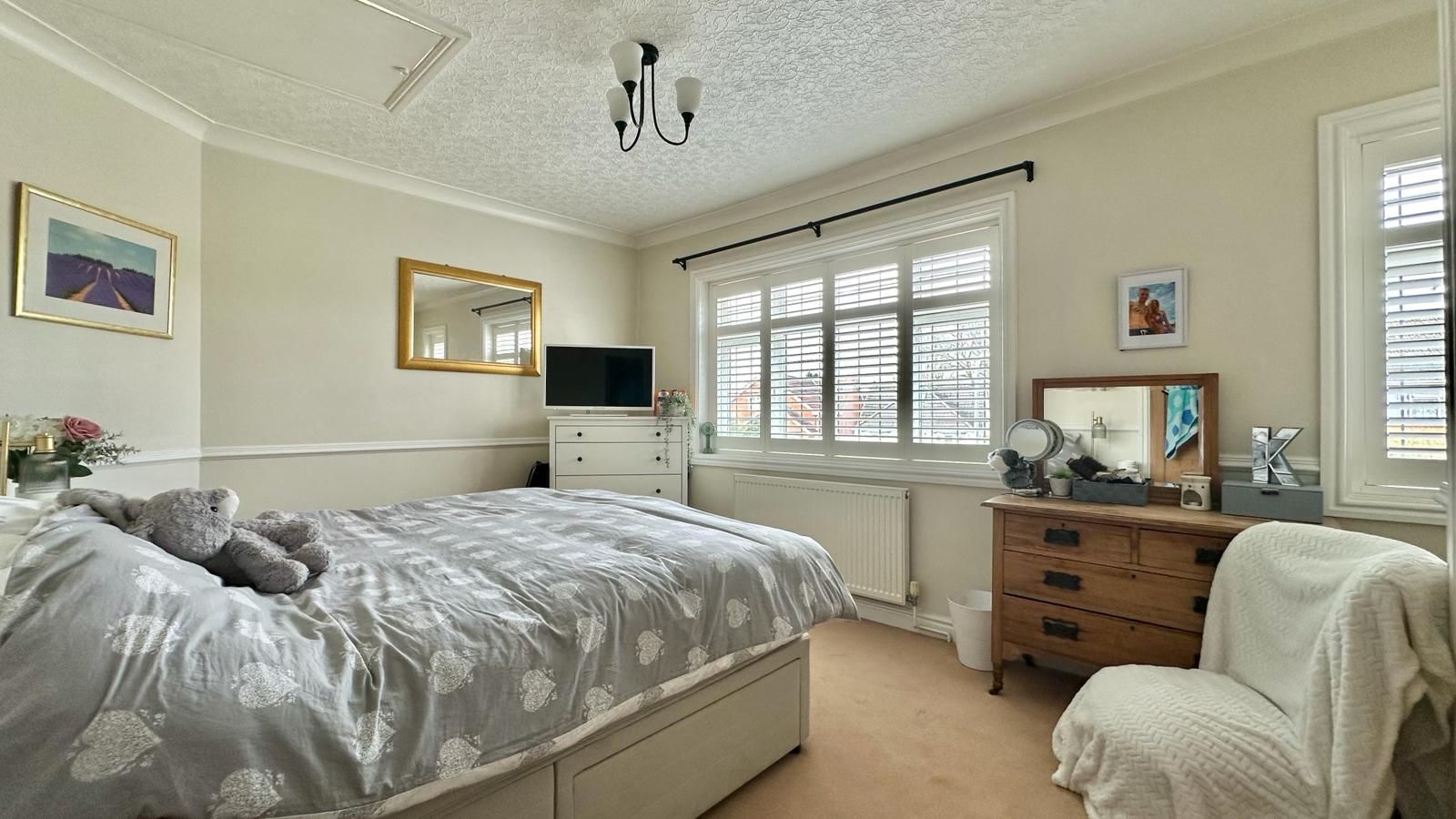 3 bedroom semi-detached house Sold in Coventry - Photograph 13.