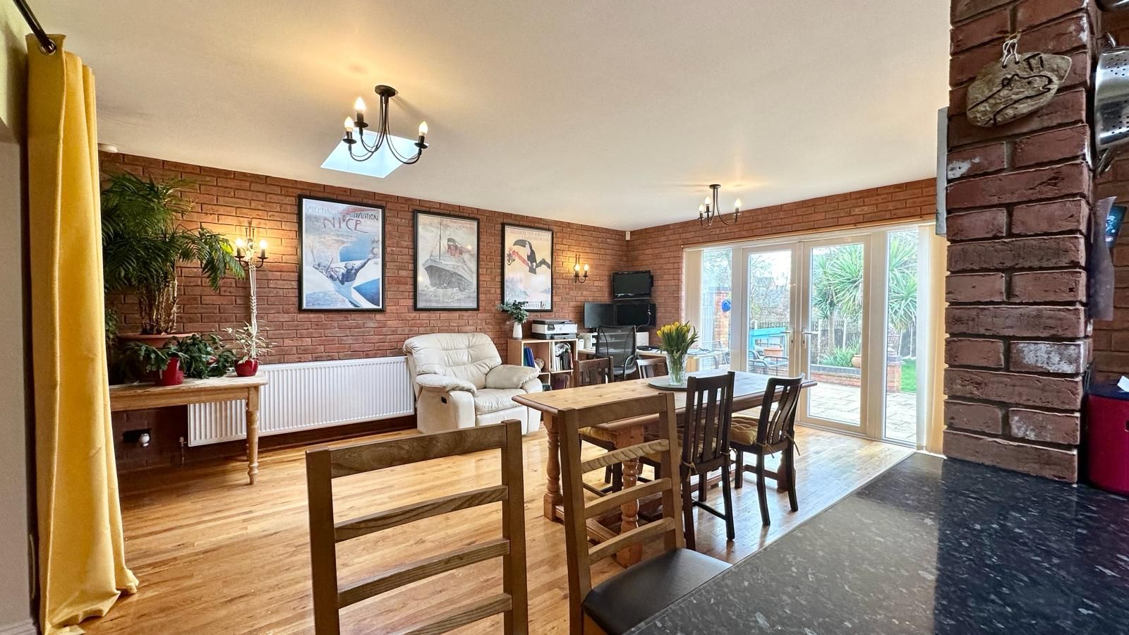 3 bedroom semi-detached house Sold in Coventry - Photograph 12.