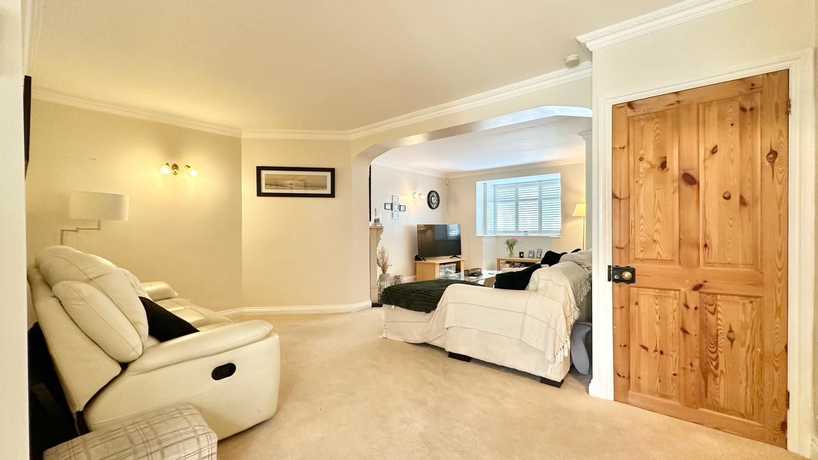 3 bedroom semi-detached house Sold in Coventry - Photograph 6.