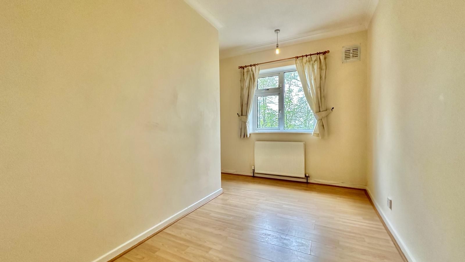 2 bedroom apartment flat/apartment Sold in Coventry - Photograph 4.