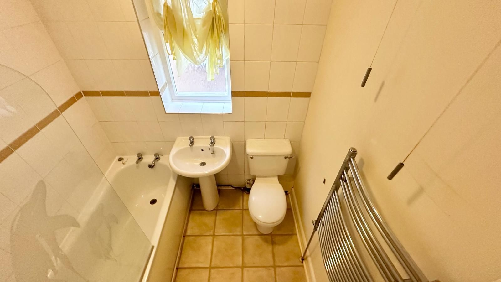 2 bedroom apartment flat/apartment Sold in Coventry - Photograph 9.