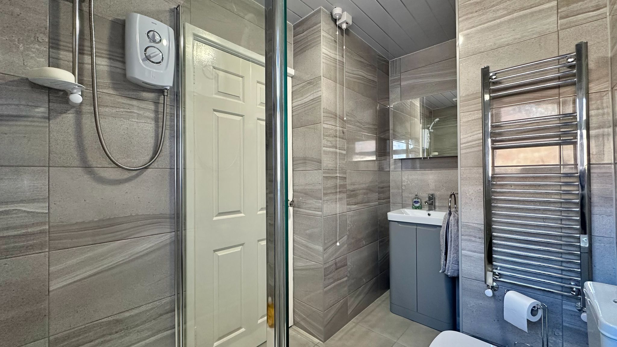 2 bedroom semi-detached bungalow For Sale in Coventry - Photograph 15.