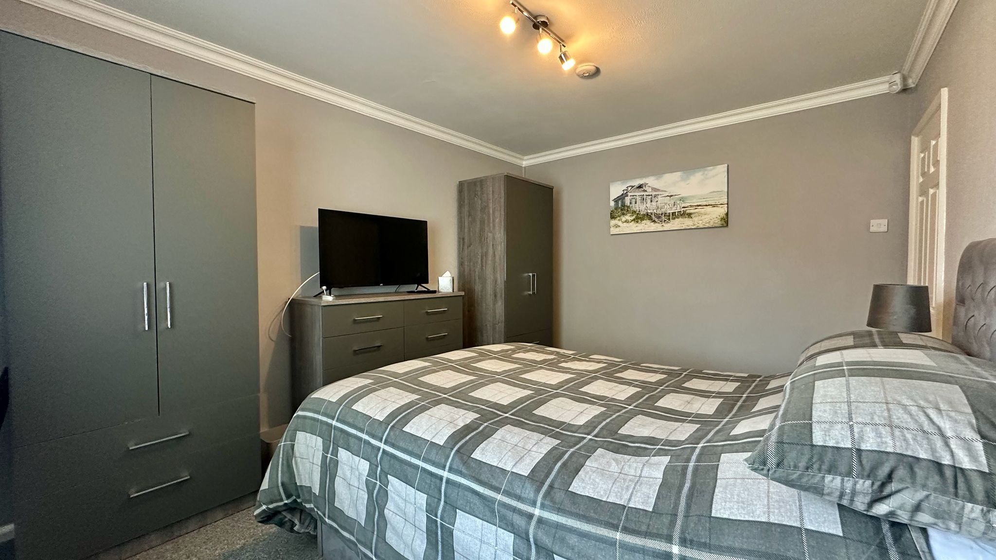 2 bedroom semi-detached bungalow For Sale in Coventry - Photograph 12.