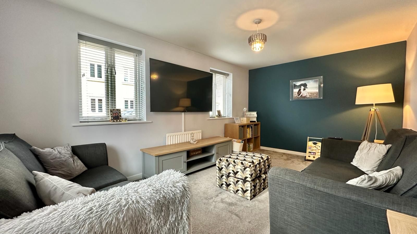3 bedroom semi-detached house Sold in Coventry - Lounge.