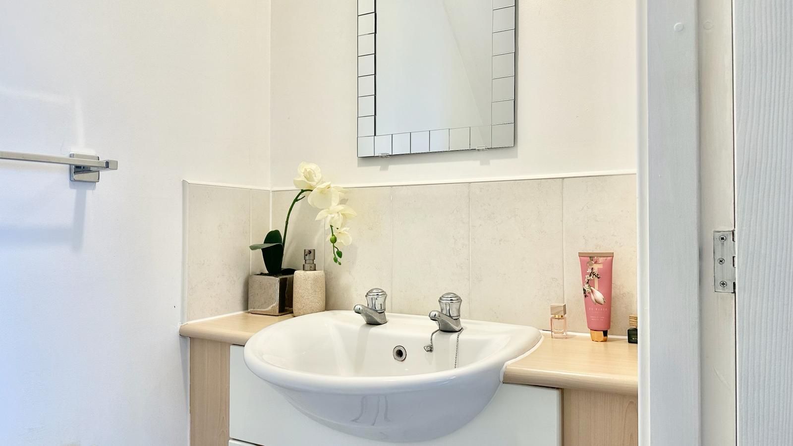 3 bedroom semi-detached house Sold in Coventry - WC.