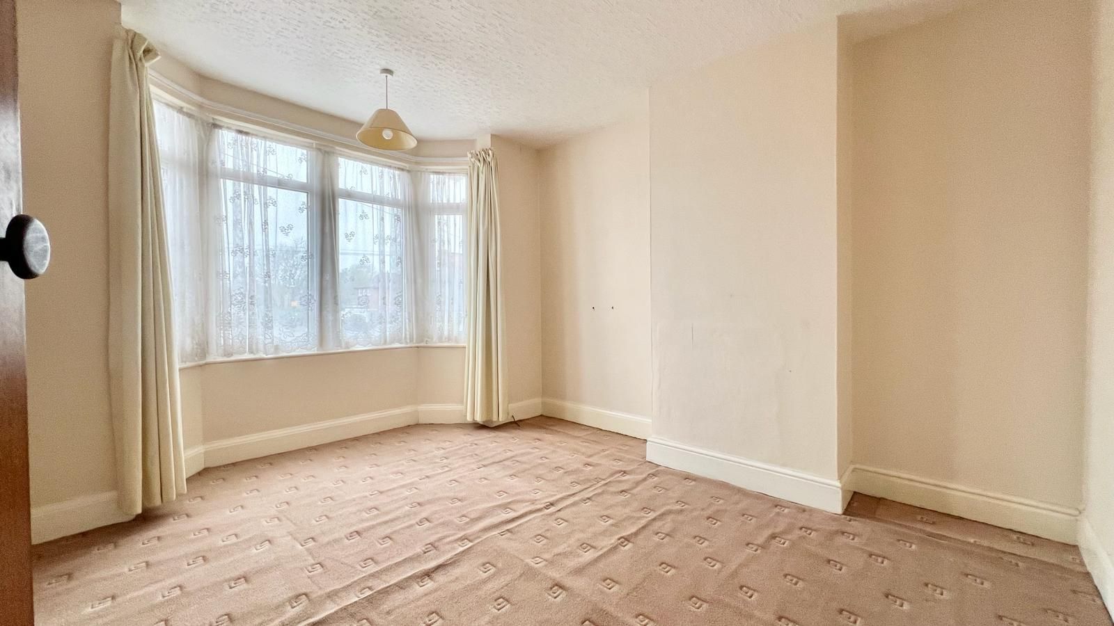 3 bedroom mid terraced house Sold in Coventry - Photograph 9.