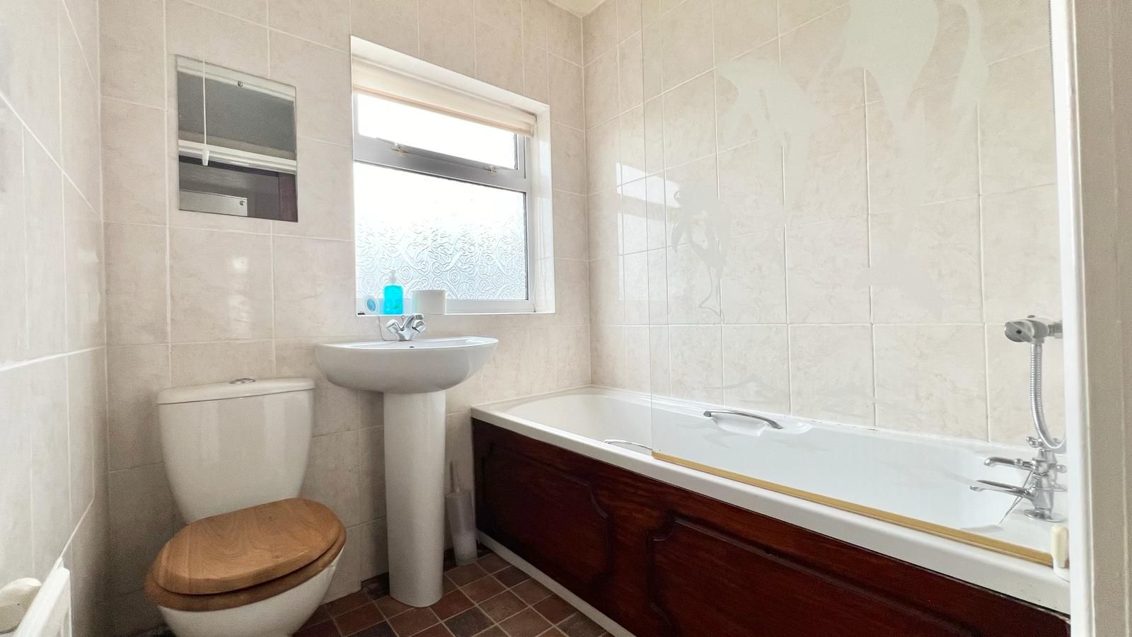 3 bedroom mid terraced house Sold in Coventry - Photograph 11.