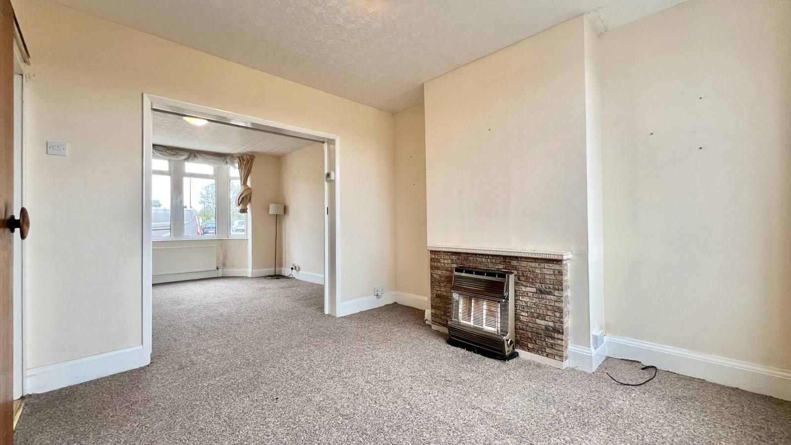 3 bedroom mid terraced house Sold in Coventry - Photograph 4.