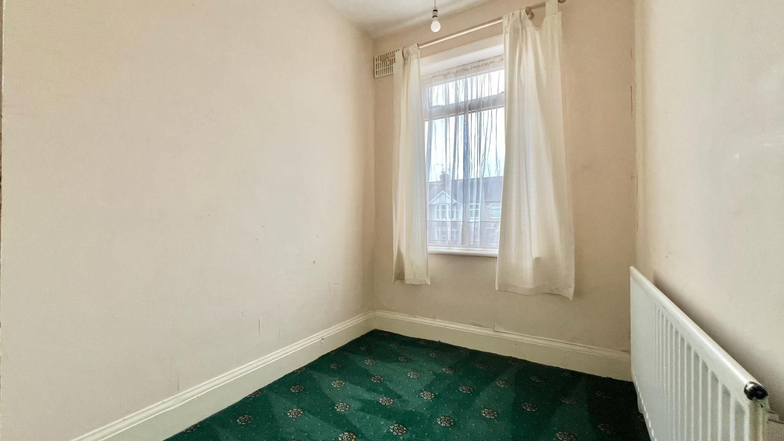 3 bedroom mid terraced house Sold in Coventry - Photograph 12.