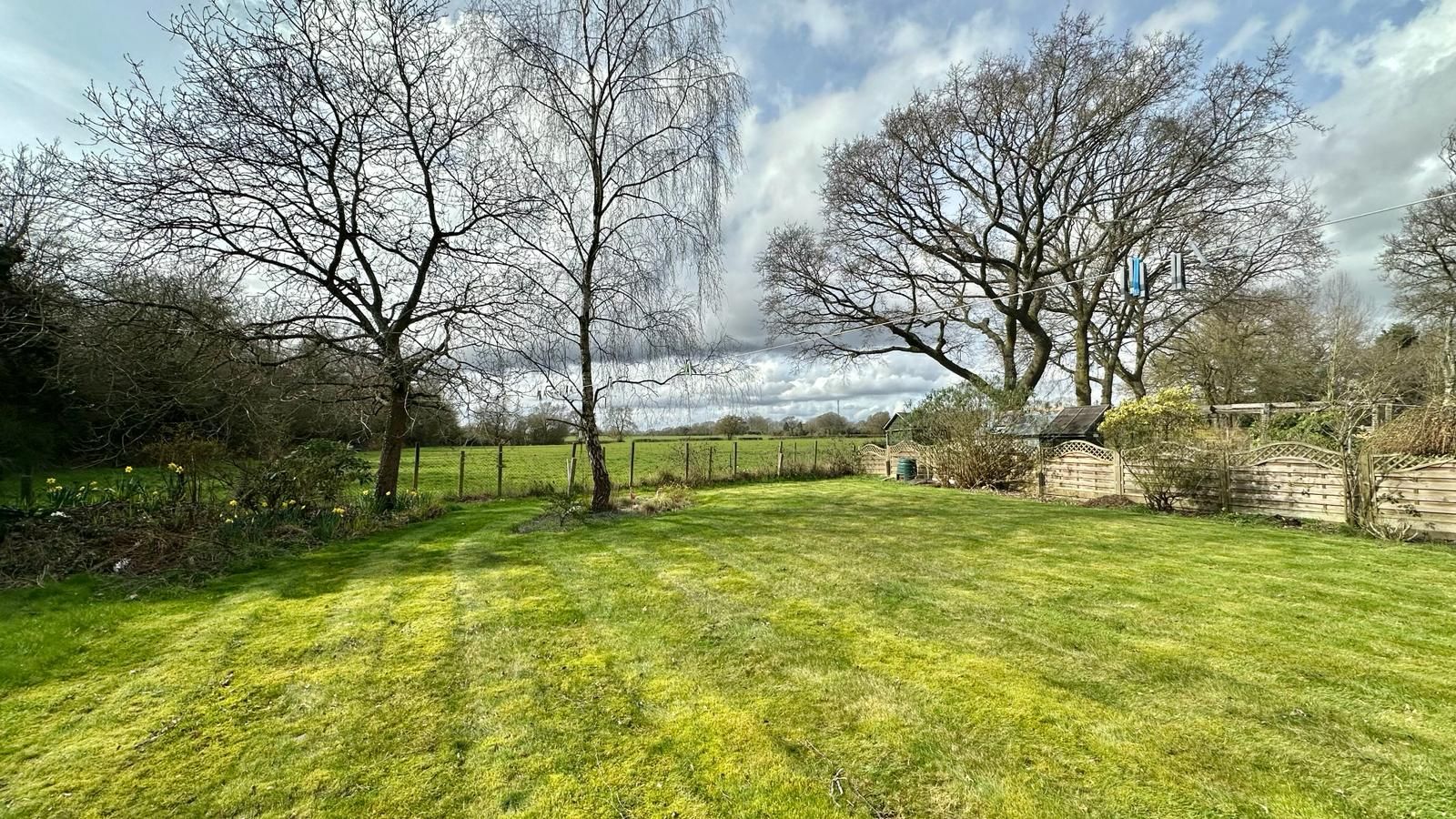 4 bedroom detached bungalow Sold in Coventry - Photograph 24.