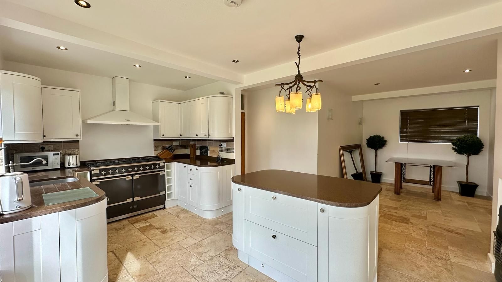 4 bedroom detached bungalow Sold in Coventry - Photograph 4.