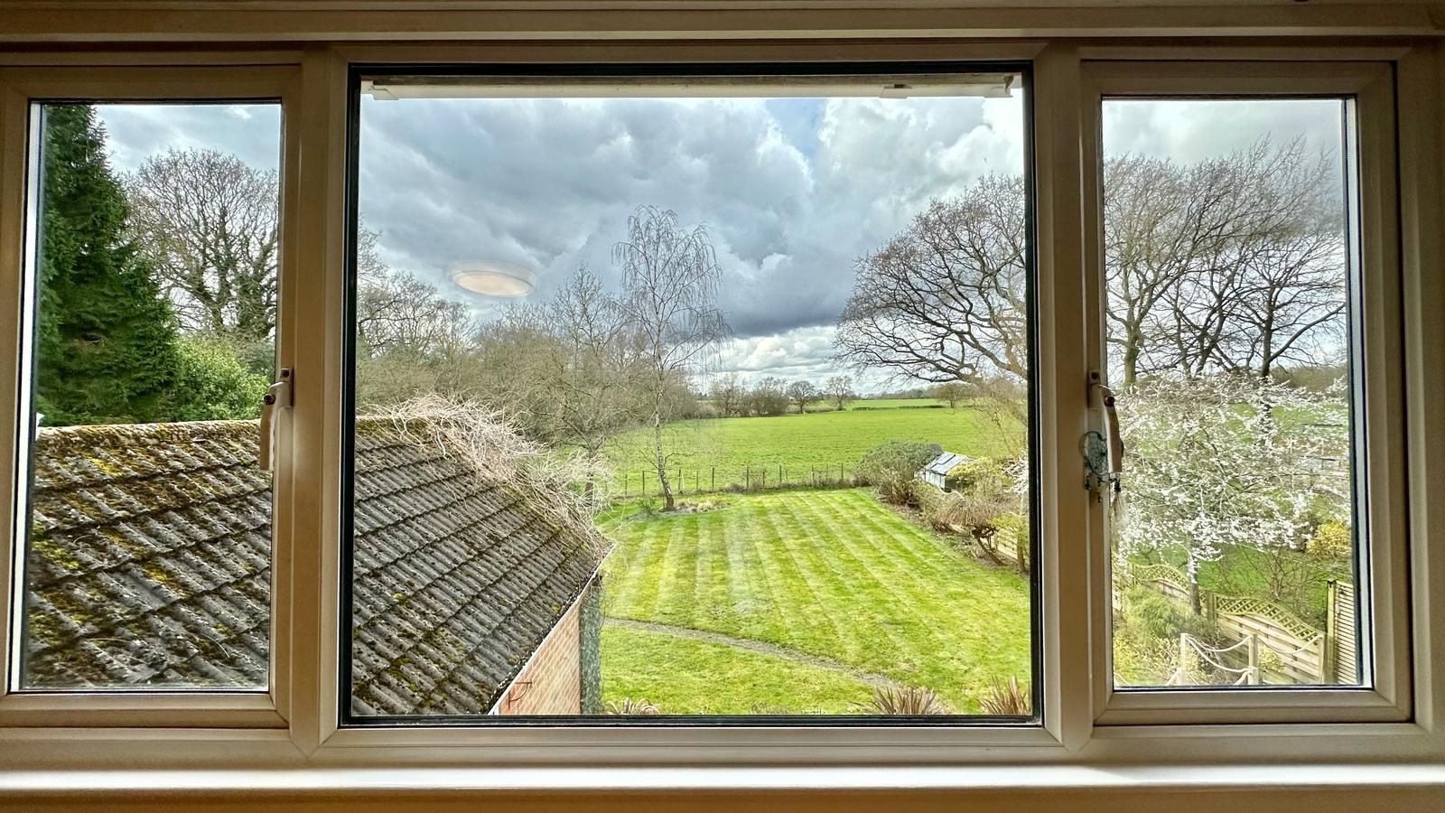4 bedroom detached bungalow Sold in Coventry - Photograph 11.