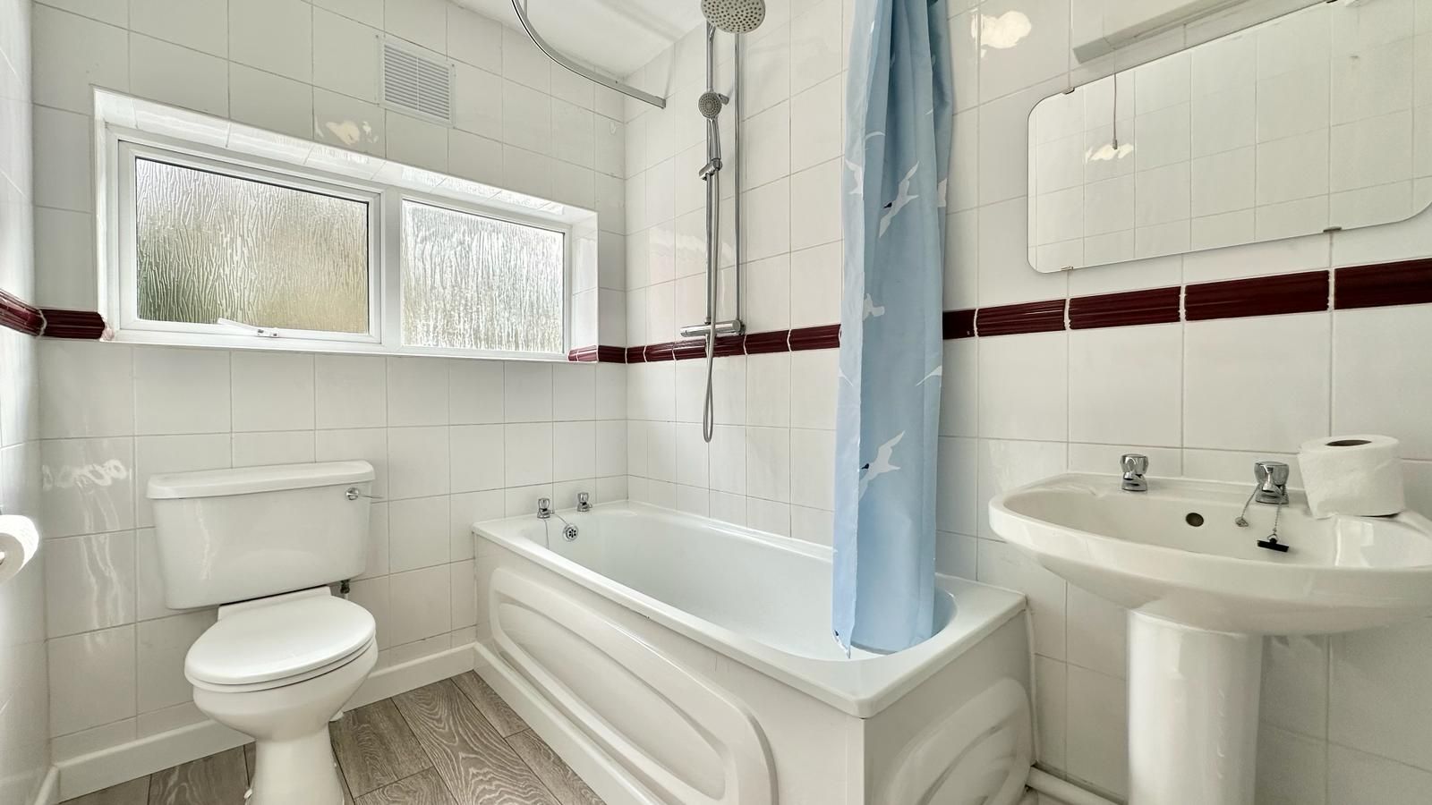 4 bedroom detached bungalow Sold in Coventry - Photograph 19.