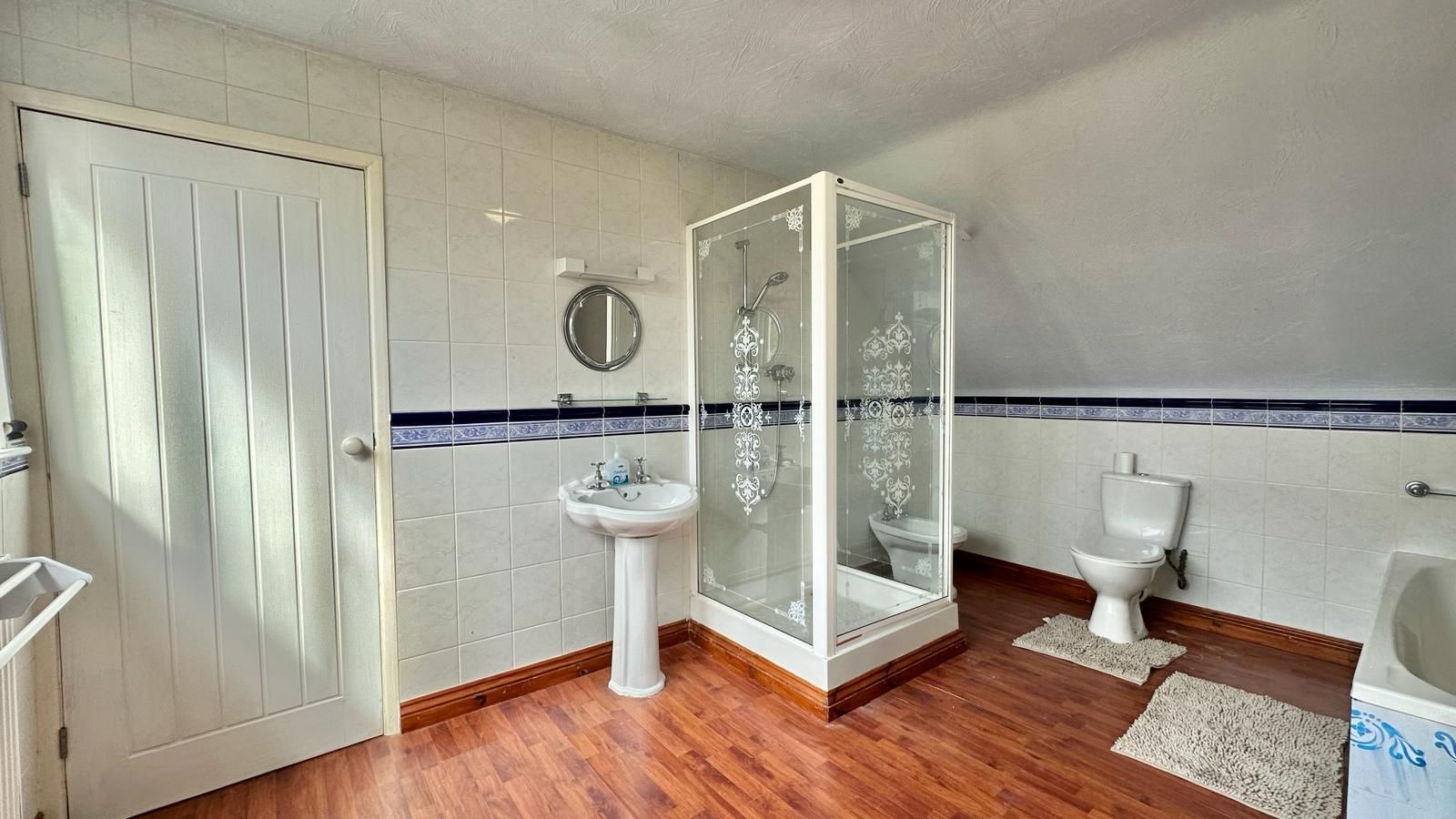 4 bedroom detached bungalow Sold in Coventry - Photograph 13.