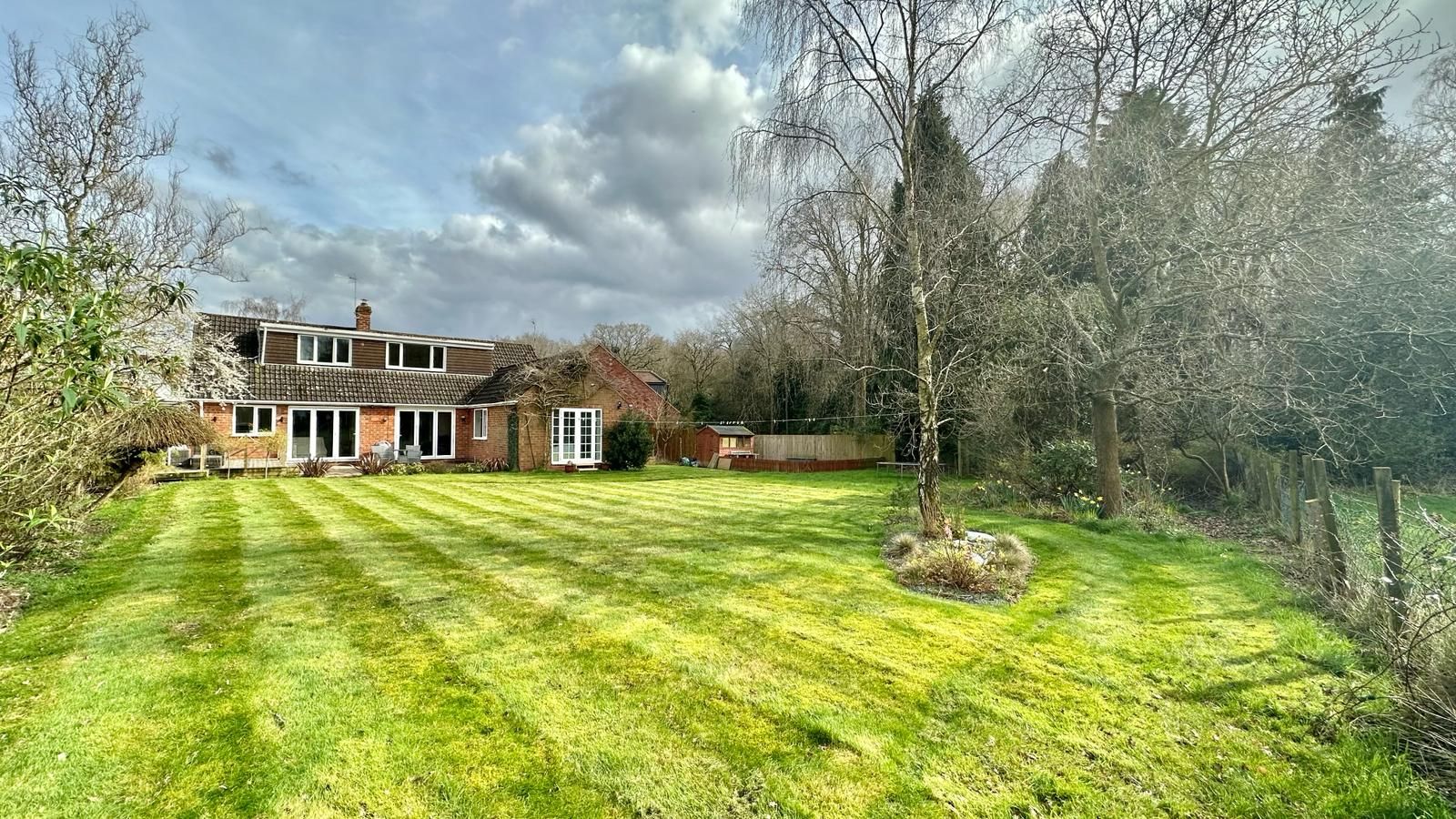 4 bedroom detached bungalow Sold in Coventry - Photograph 3.