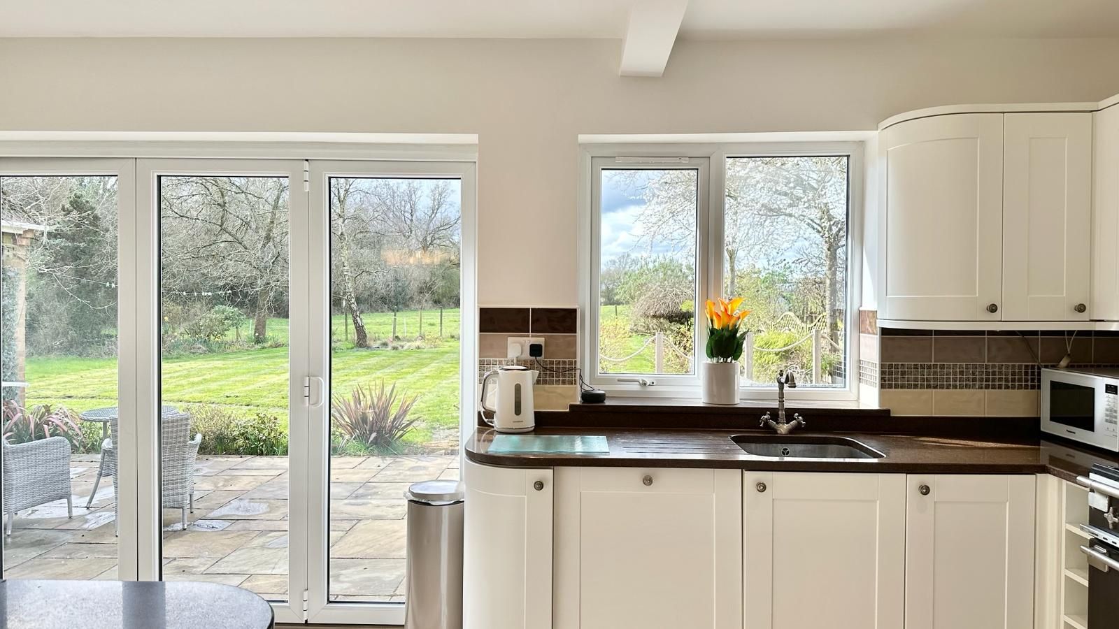 4 bedroom detached bungalow Sold in Coventry - Photograph 5.