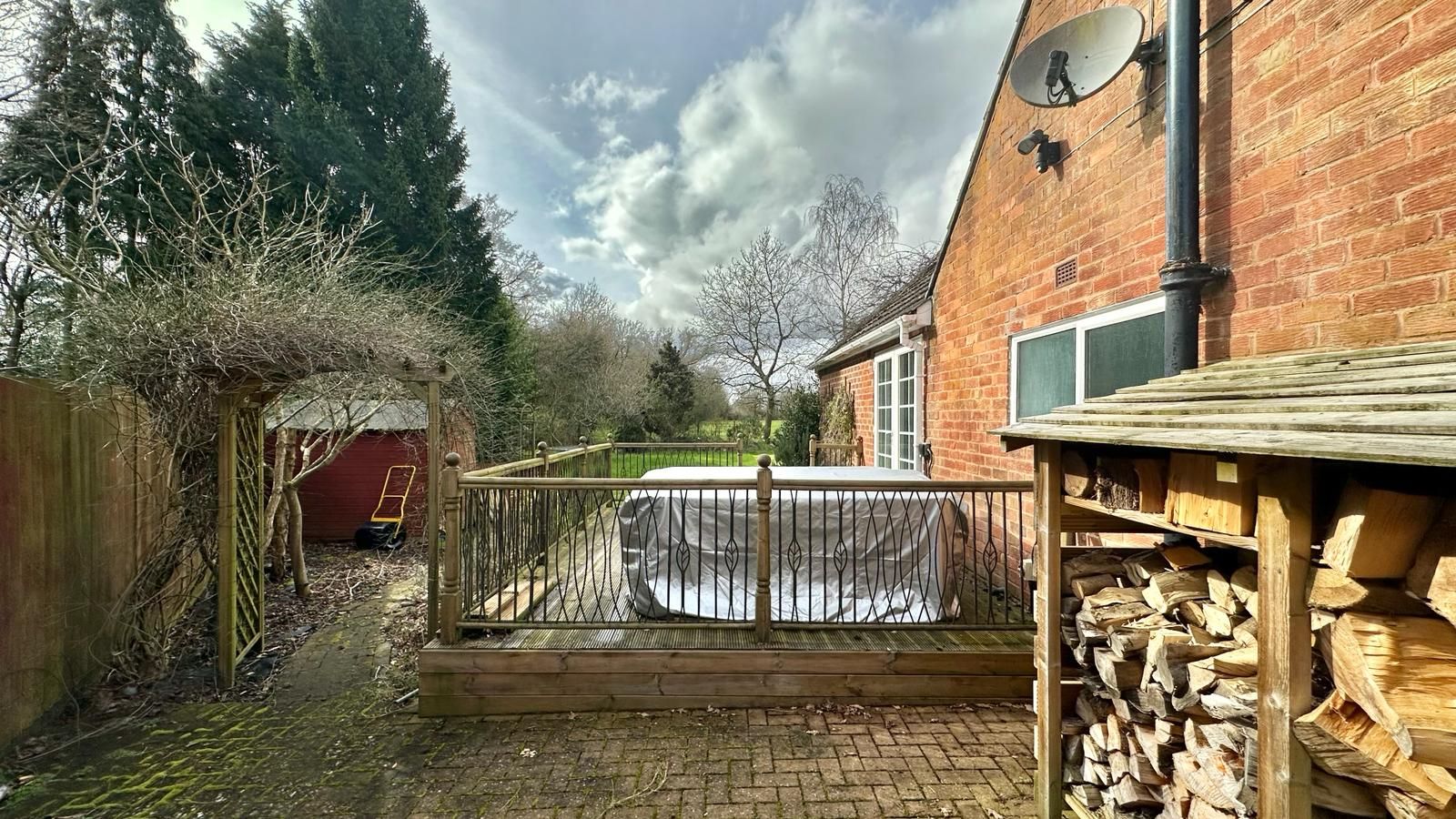 4 bedroom detached bungalow Sold in Coventry - Photograph 22.