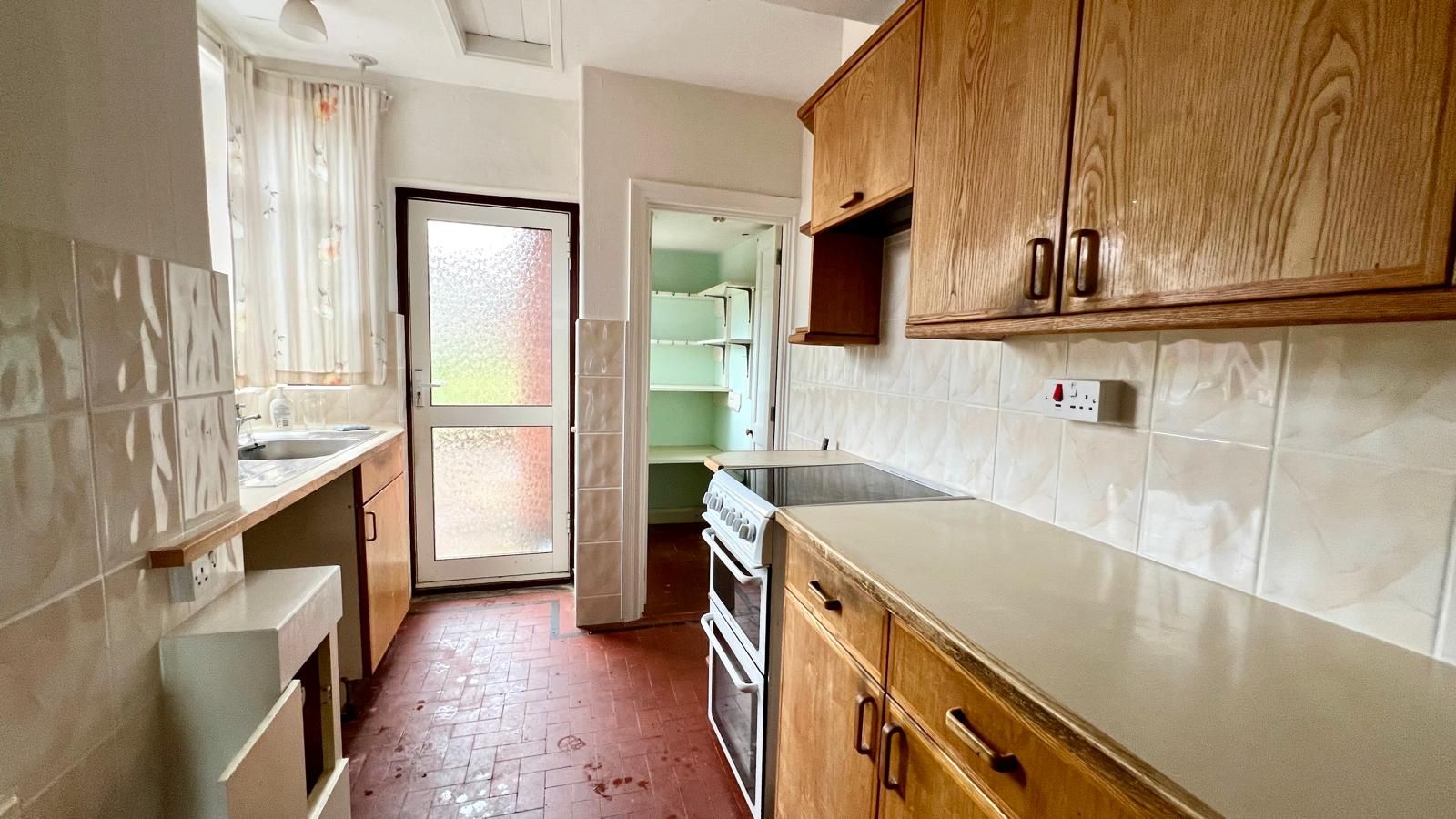 3 bedroom end terraced house Sold in Coventry - Photograph 5.
