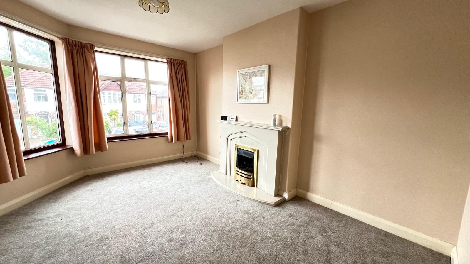 3 bedroom end terraced house Sold in Coventry - Photograph 2.