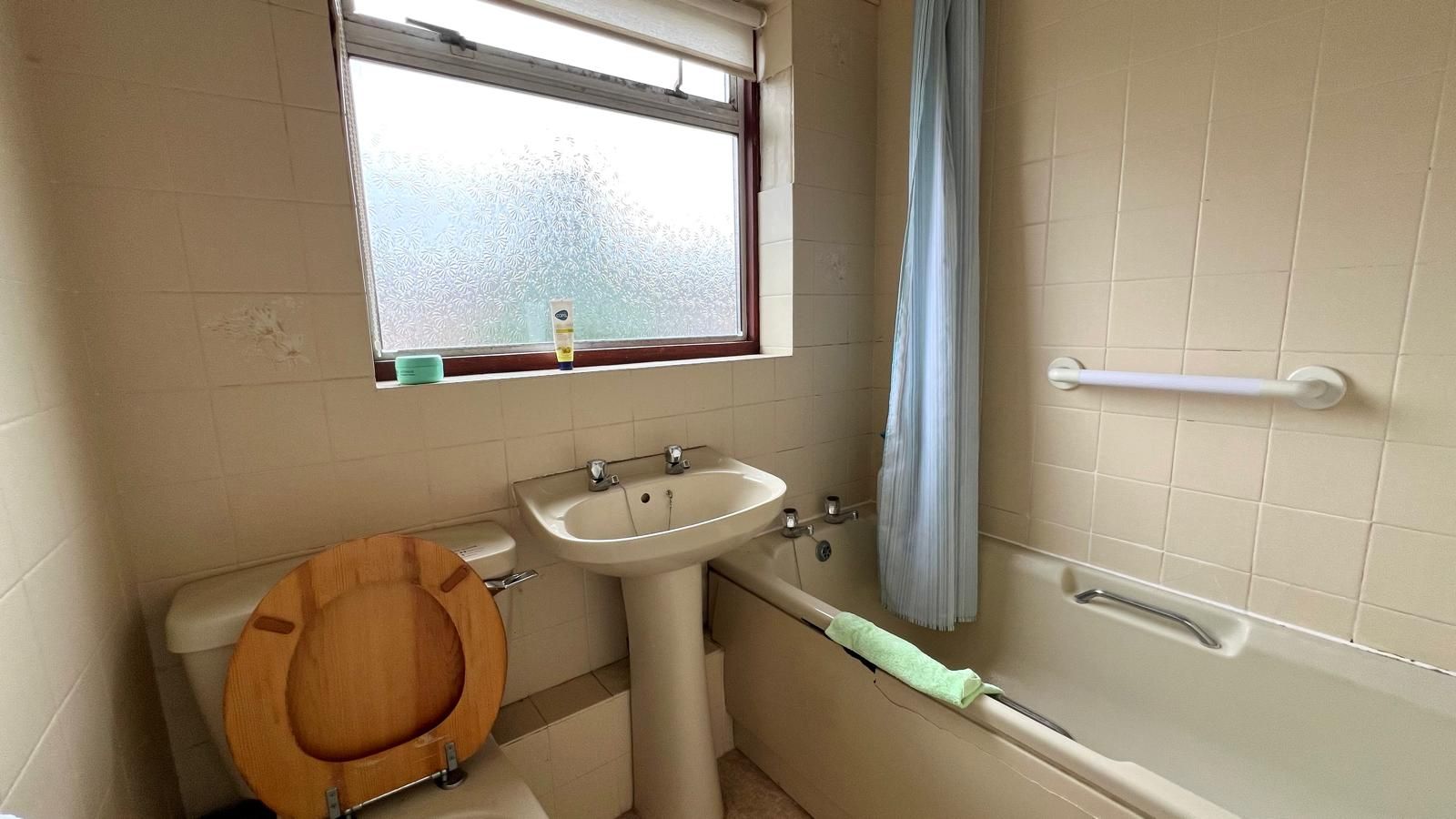3 bedroom end terraced house Sold in Coventry - Photograph 10.