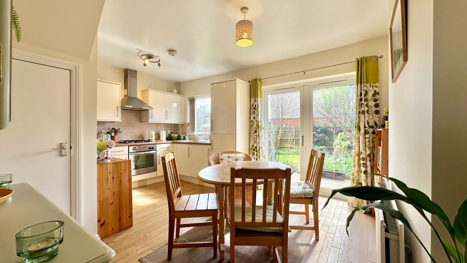 3 bedroom semi-detached house Sold in Coventry - Photograph 3.