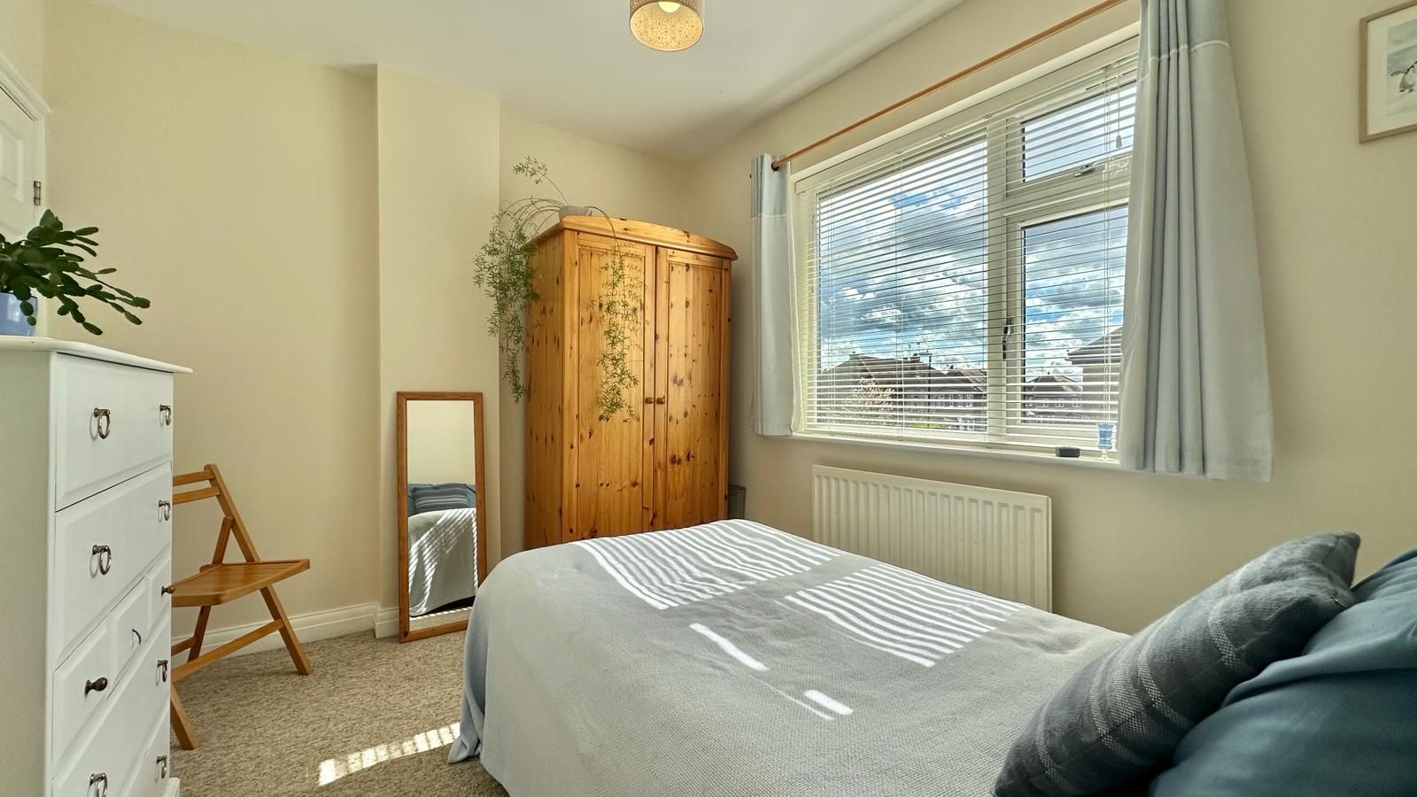 3 bedroom semi-detached house Sold in Coventry - Photograph 7.
