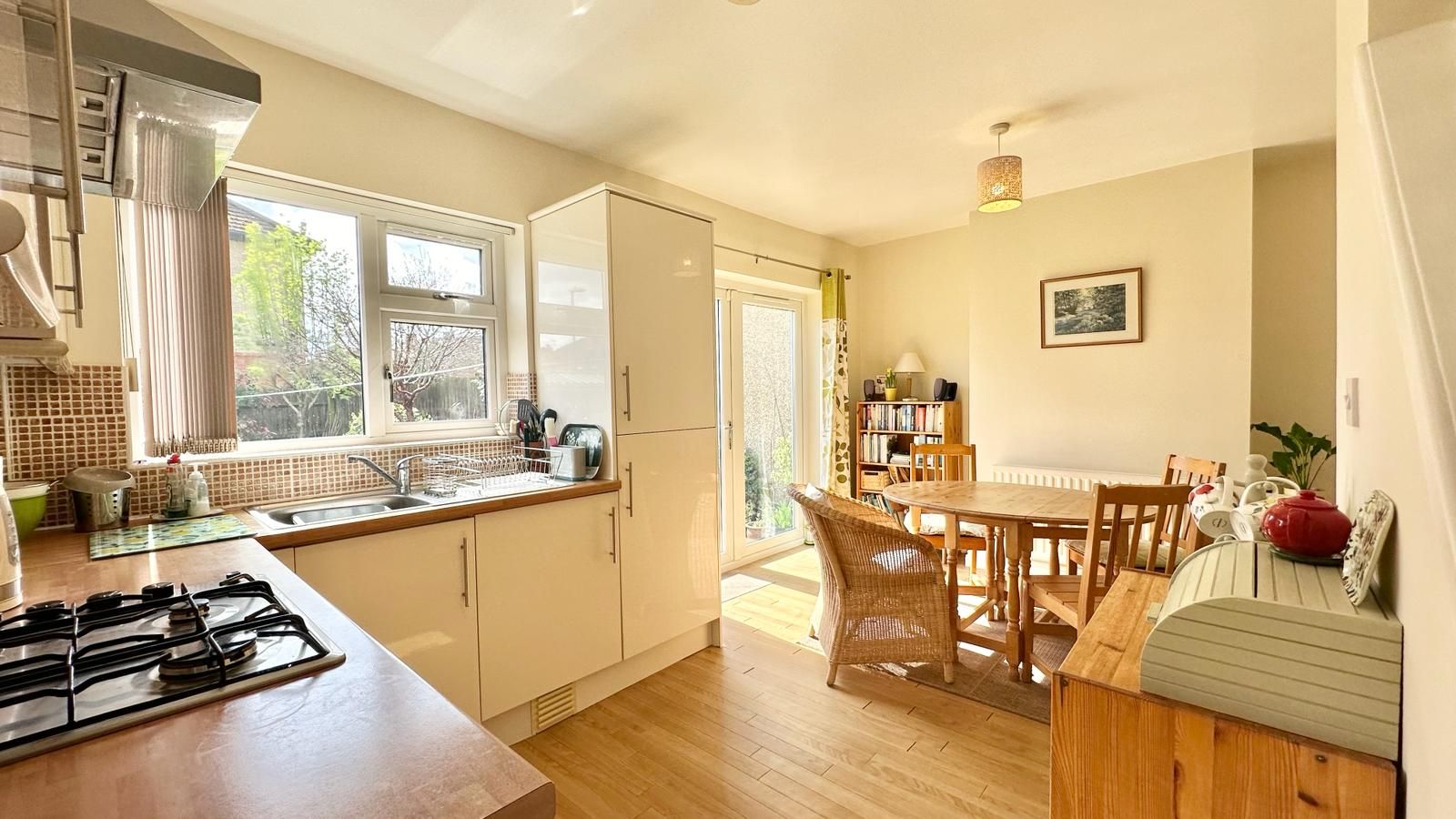 3 bedroom semi-detached house Sold in Coventry - Photograph 4.