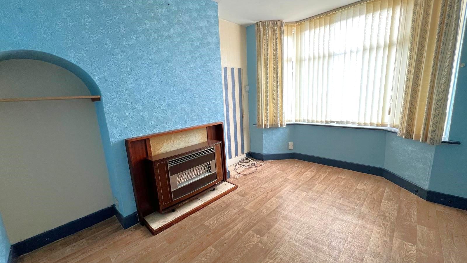 3 bedroom mid terraced house Sold in Coventry - Photograph 5.
