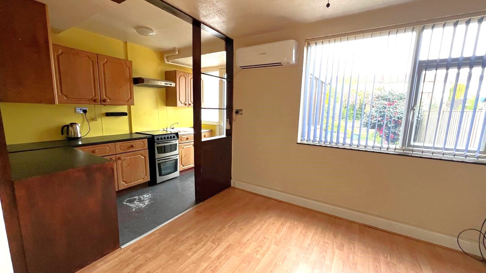 3 bedroom mid terraced house Sold in Coventry - Photograph 3.