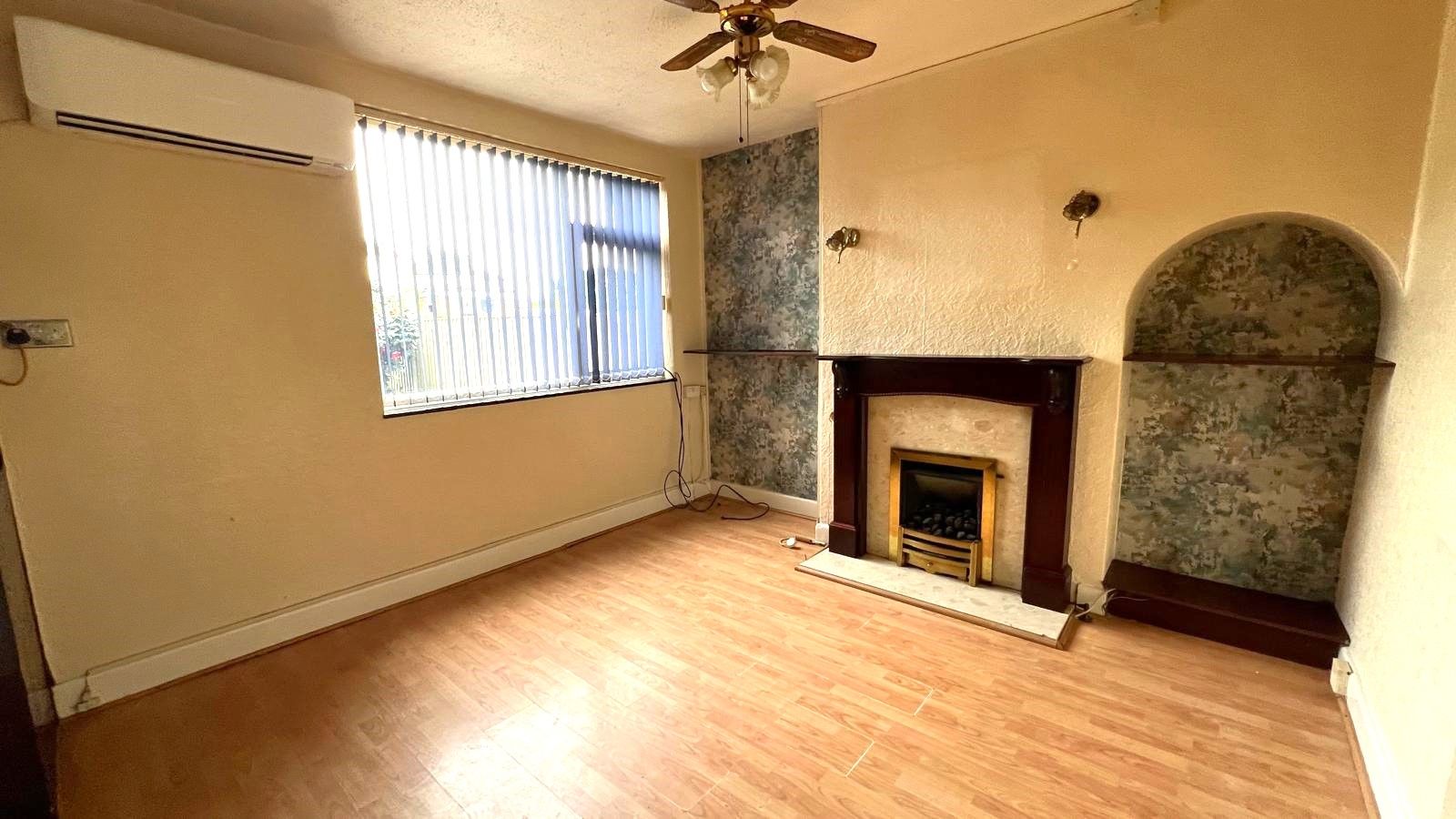 3 bedroom mid terraced house Sold in Coventry - Photograph 4.